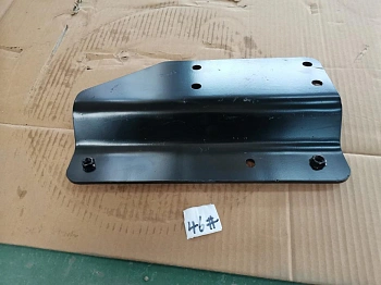 Кронштейн бампера R FAW J6